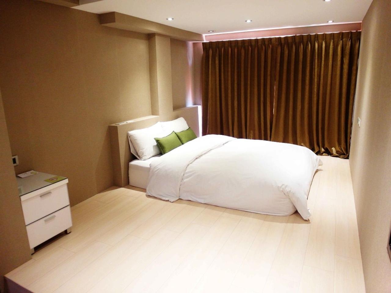 Ark Hotel - Dongmen Taipei Room photo